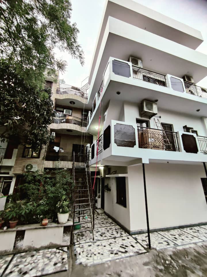 Cozy Homes - Duplex ( 4 Bedrooms Ground/1st Floor) - Delhi