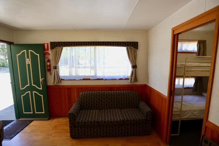 Orient Cabin - No Pets Allowed - Oberon
