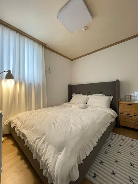 Staying 303_Bright Room