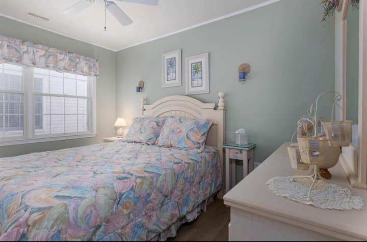 Едно двойно легло в тази спалня. 