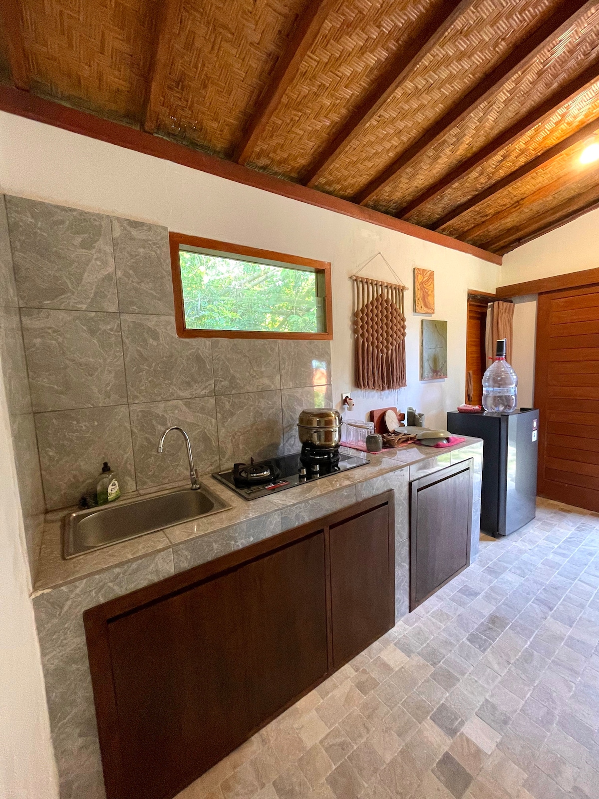 Home in South Kuta · ★4.57 · 1 bedroom · 1 bed · 1 bath, Airbnb-Vergleich