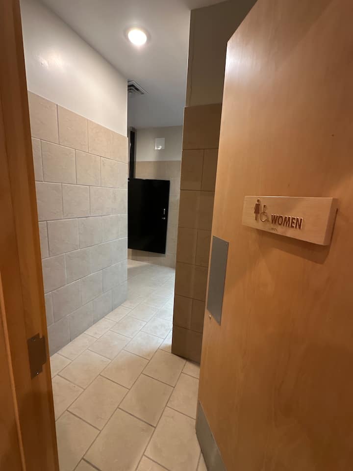 Midwest Hospitality- 8 rooms, 12 beds, 10 Bathroom - Hotels for