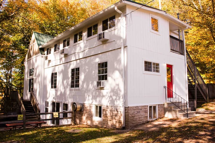 Trilogy Lodge with Lake & Trails