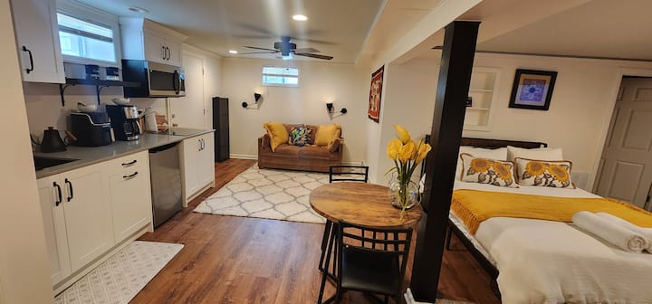 Modern Studio Near Fairfield & Sacred Heart Univ - Bridgeport, CT