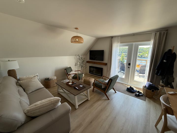 Eagle’s Nest Luxury Vacation Rental - Canada