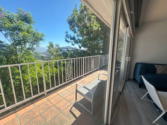 Hollywood Hills Villa-Pool&Cozy gallery image 4