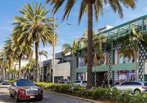 Top Airbnb: Luxury 1BR Resort-Style Retreat | 5-Star Comfort ! in West Hollywood