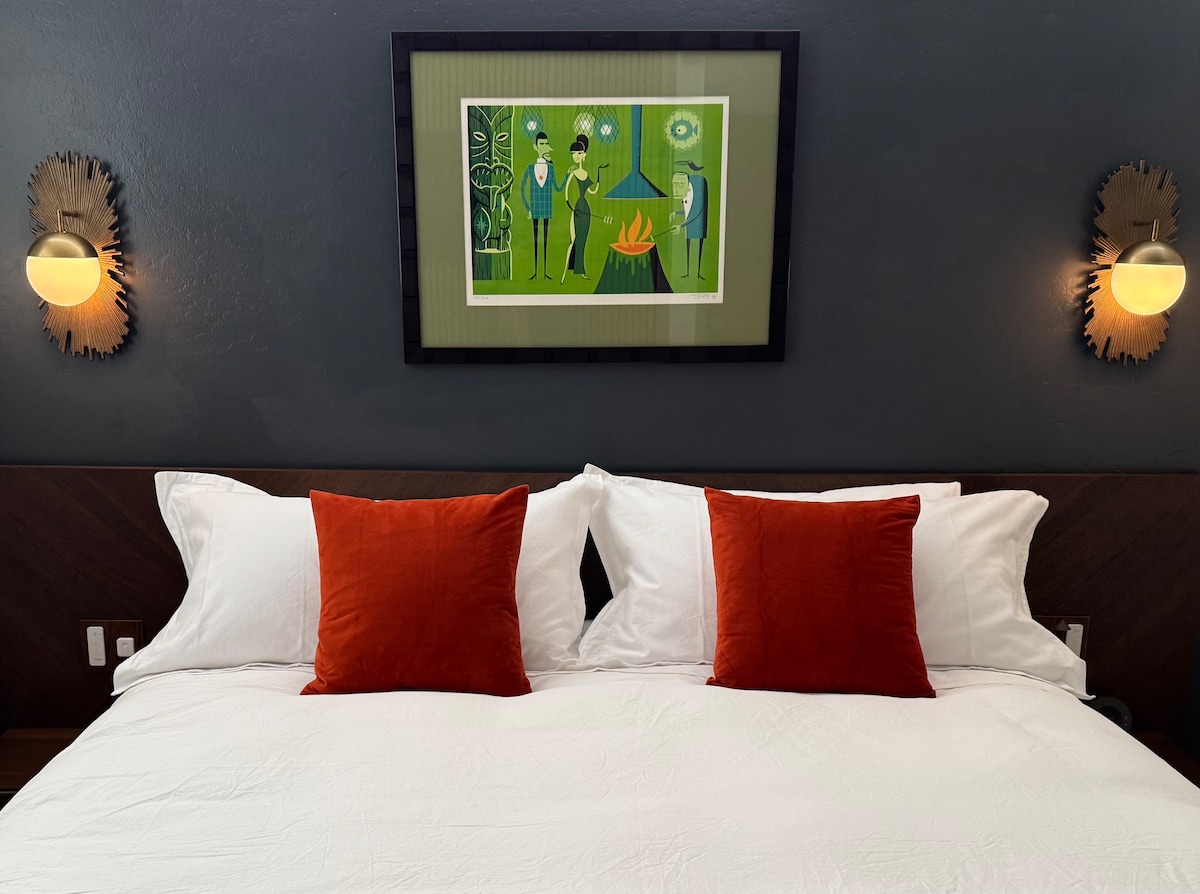 1000 thread count Egyptian cotton sheets await you on your California King Size bed. Cozy comfortable nights, fresh breezes, and the sounds of crickets gently chirping outside. Rest here.