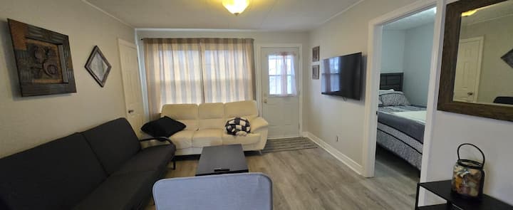 Cozy 2-bedroom Apartment - Cornwall