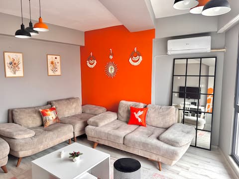 Comfortable 1+1 Apartment with City View in Ümraniye Çarşı