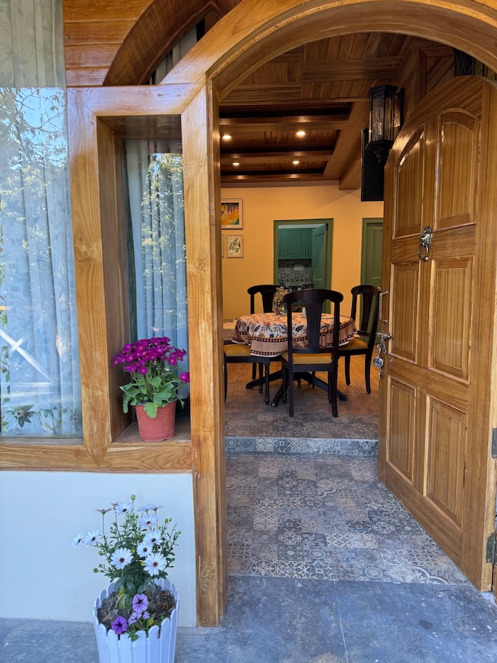 Ivory Room W/balcony - Nainital