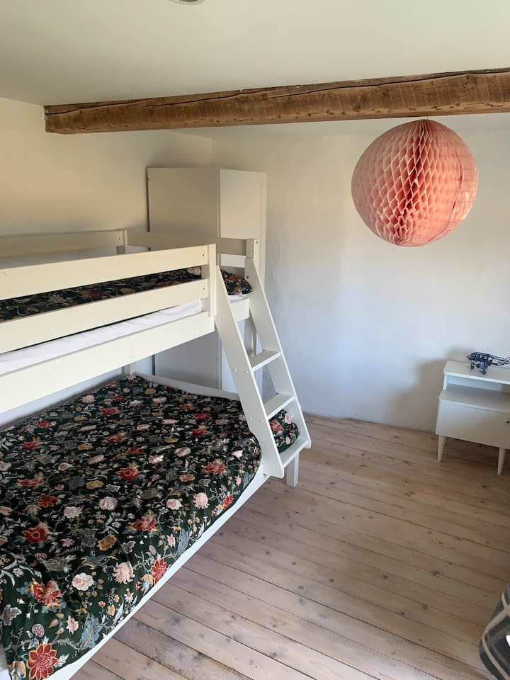 Litera: 120 cm abajo, 80 cm arriba.