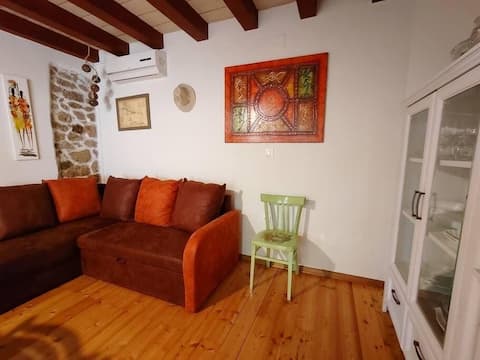 Top Airbnb: Charming stone house near the sea in Petrčane in Petrčane
