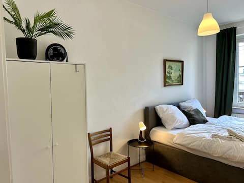 Central | with comfortable box spring beds