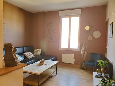 Top performing Airbnb: Large bright apartment in Cambrai