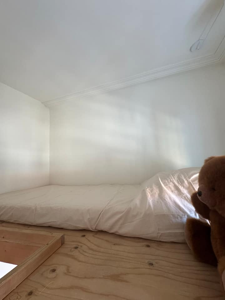 Krevet 80 x 200

Pristup kroz spavaću sobu br. 1