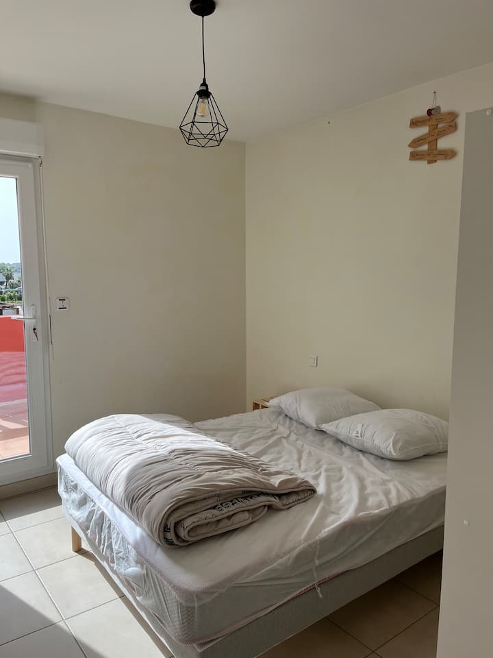 Con acceso a una terraza
Cama de 140/190