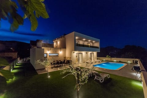 Villa Zlatne NiTi with heated pool