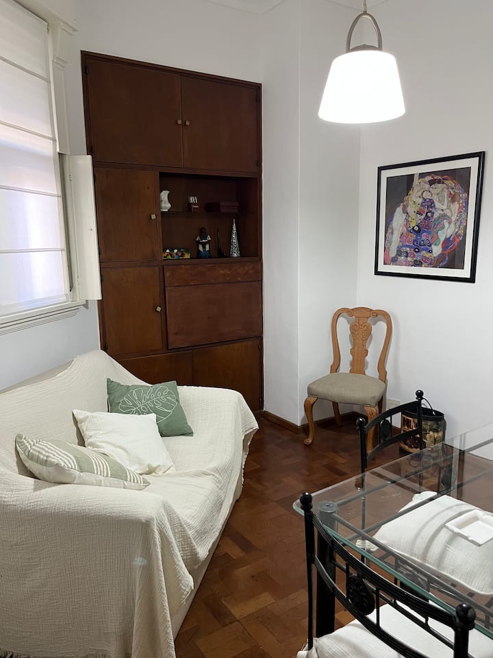 Apartamento de três ambientes no térreo em Balvanera