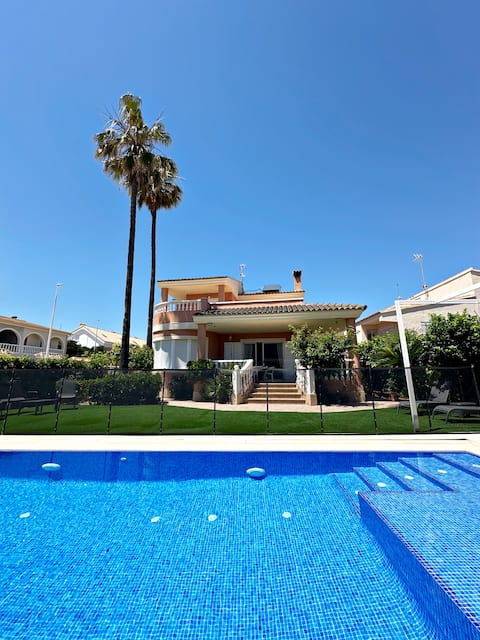 Villa by the Beach | 5BR | 5 WC| Private Pool