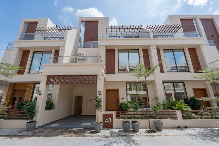 Premium 4bhk NRI villa | Arya Stay