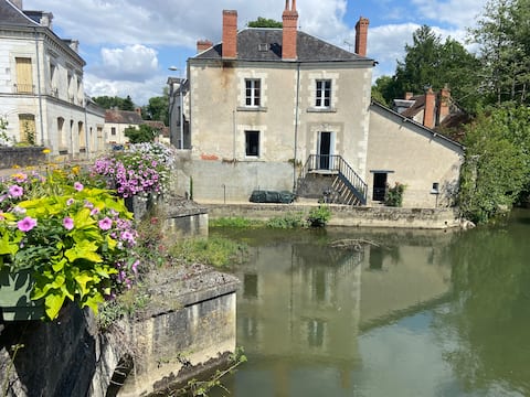 "Au Fil de L'Eau" House