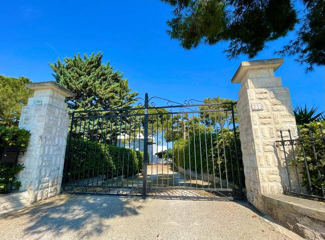 Luxury Masseria w/ Sea Views gallery image 2