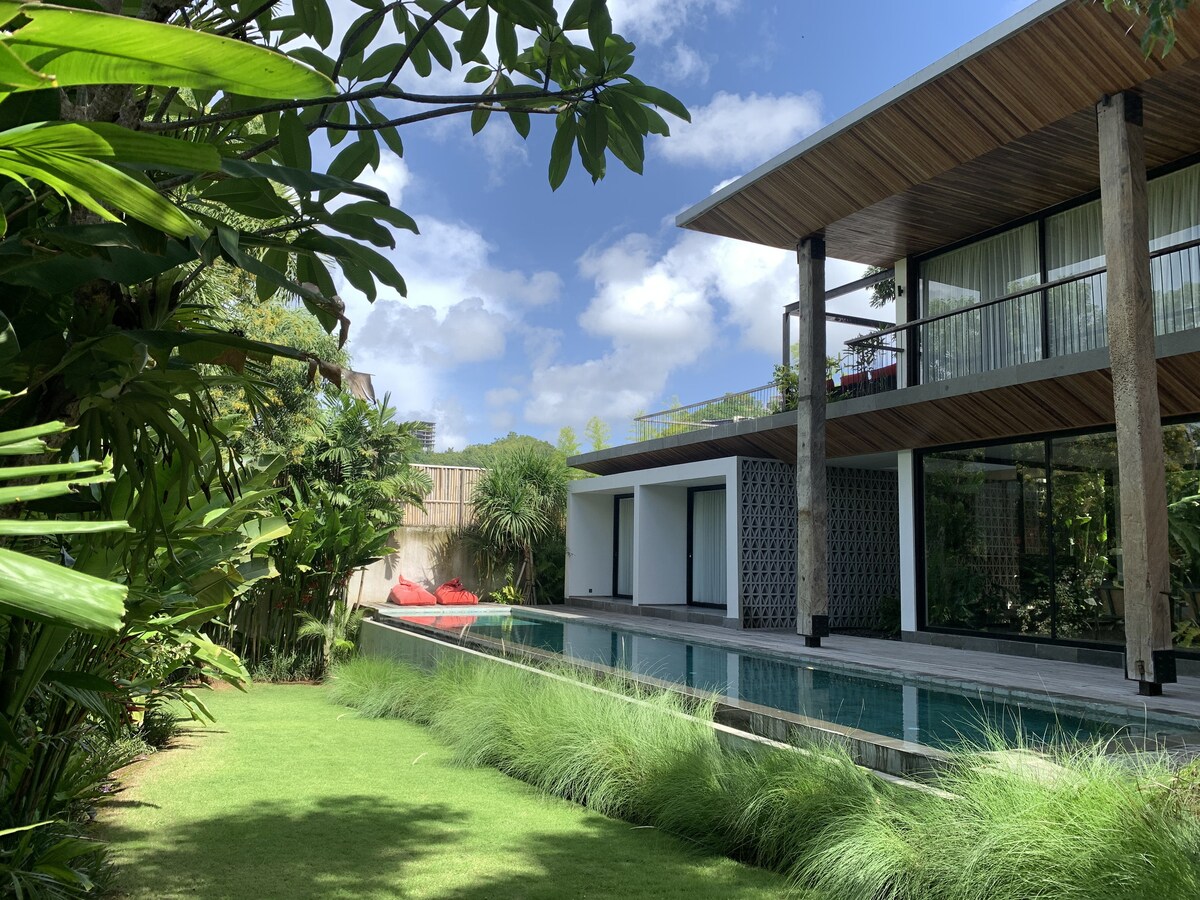 Villa in Bingin, Pecatu, Bali · ★5.0 · 3 bedrooms · 4 beds · 3 private baths, comparabile Airbnb