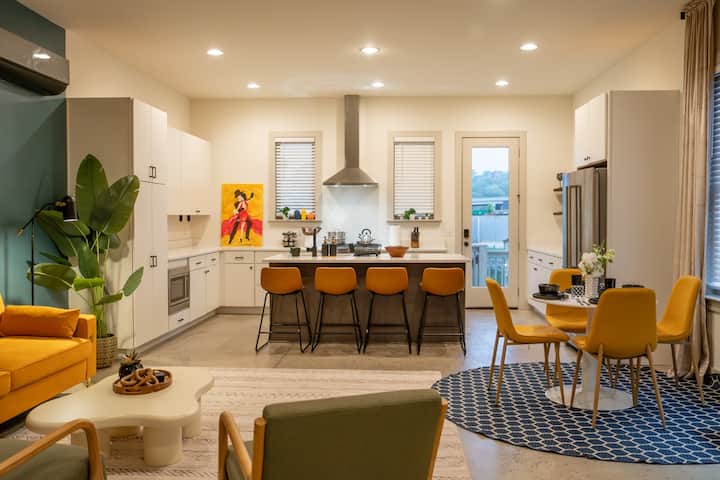 Stylish North Shore Townhouse - Chattanooga, TN