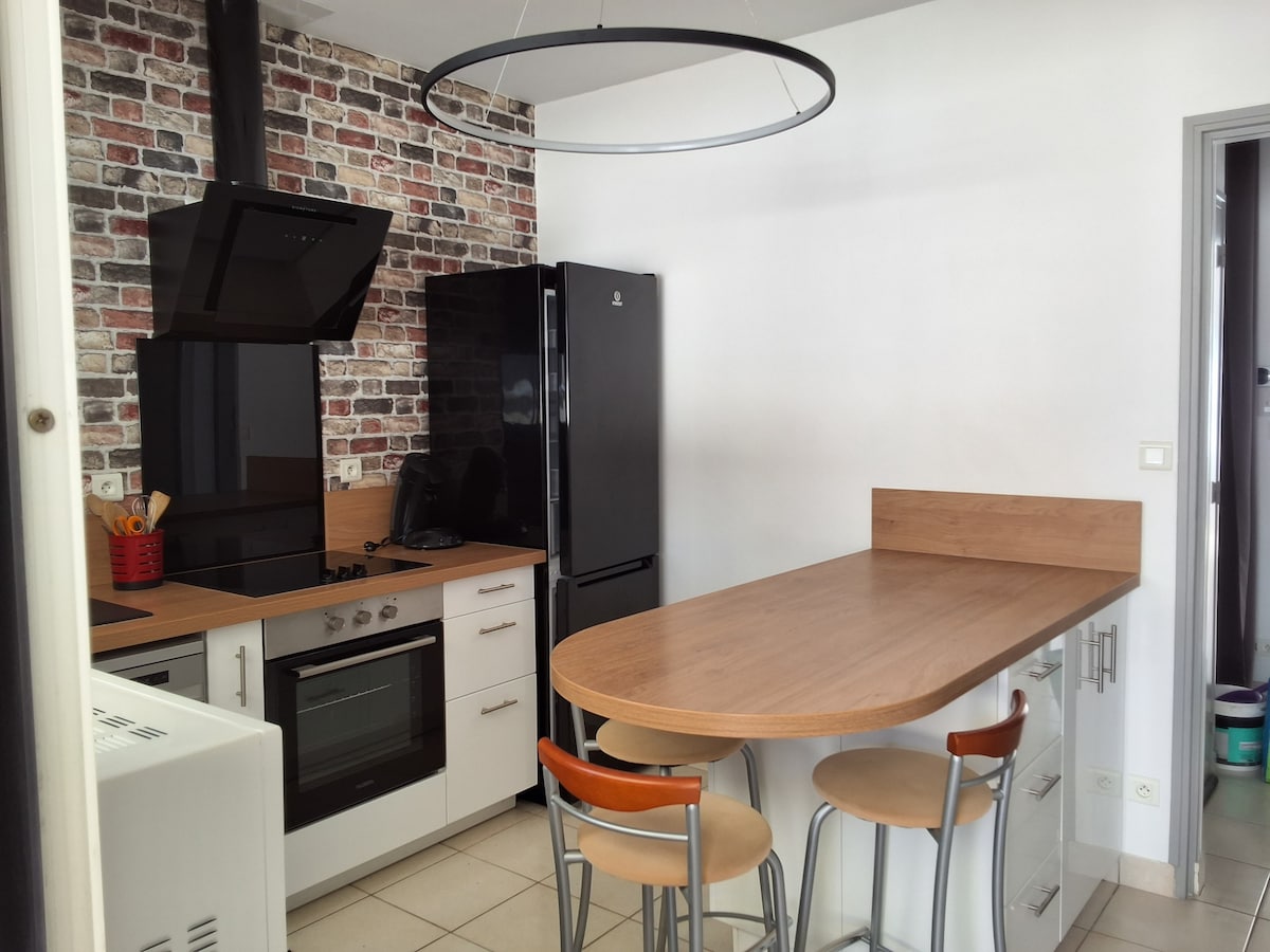Propriété Airbnb réussie: House apartment downtown 30 min Puy du Fou à Cholet