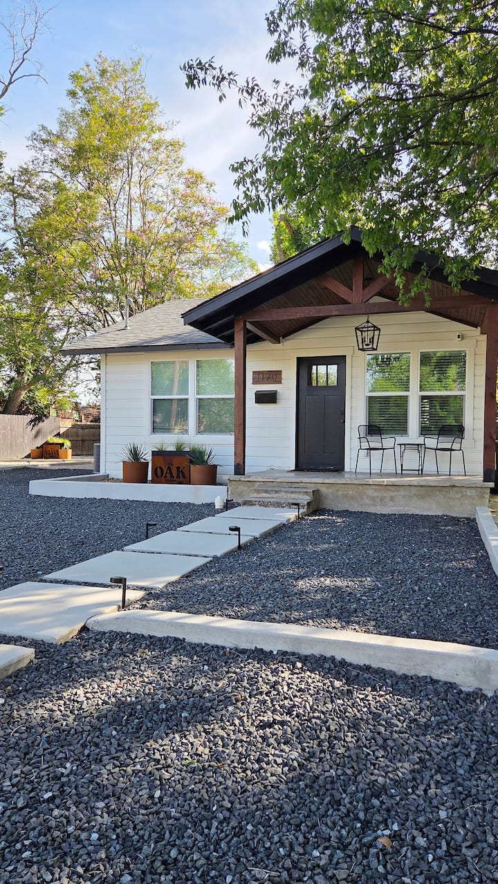 Stay at The Oak - Downtown New Braunfels Getaway - Houses for Rent in New  Braunfels, Texas, United States - Airbnb