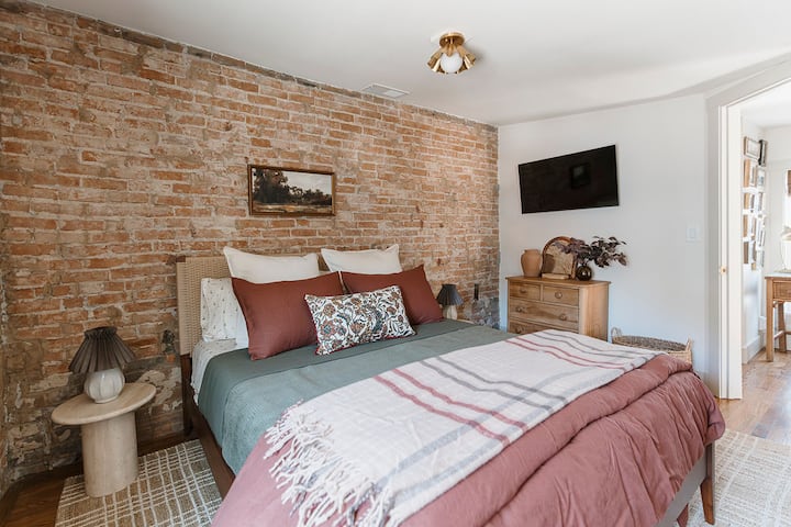 Queen bed with Leesa mattress.
*Both bedrooms are up a somewhat steep staircase*