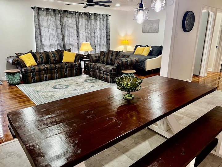Charming Downtown Getaway - Lake Charles, LA
