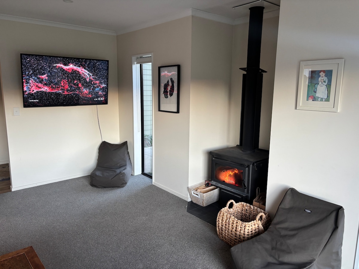 Top Airbnb: Methven Escape | Sleeps 10 | Walk to Ōpuke in Ashburton District West