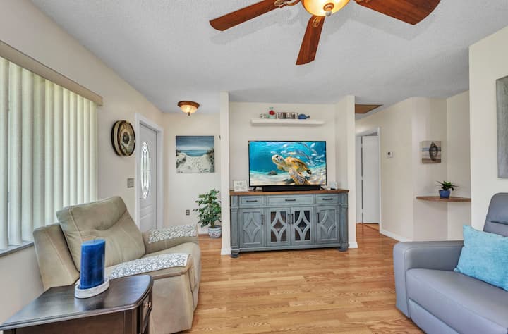 3 Bedroom House W/ Screened Patio - Port Charlotte, FL
