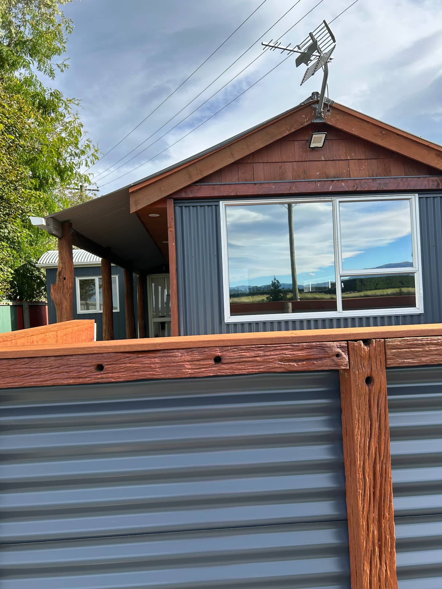 Quaint Little Cabin For Two With A Mountain View 2
