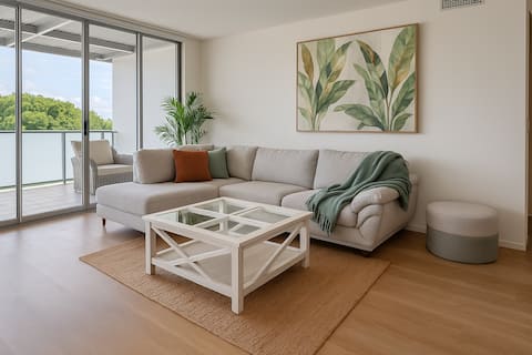 Top performing Airbnb: Reef Tours at your doorstep - best location in Cairns City