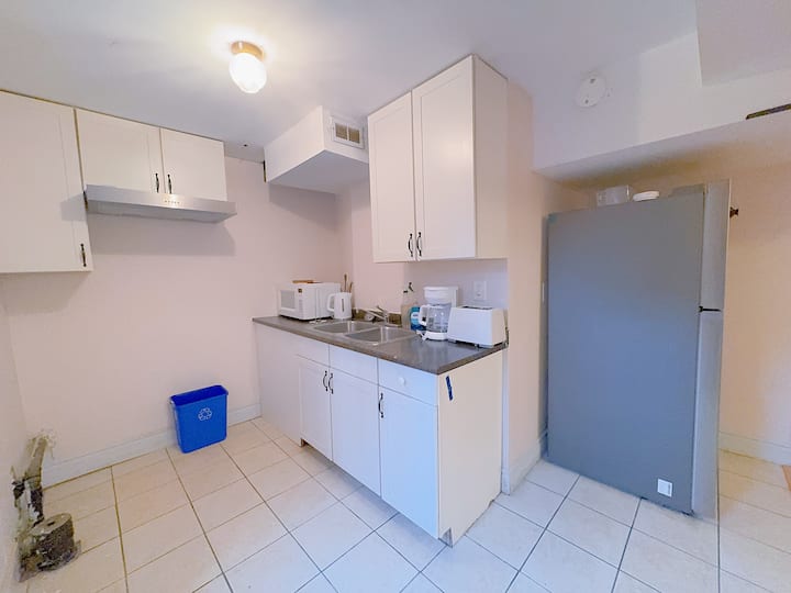 Square One Private Space For 4 - Mississauga