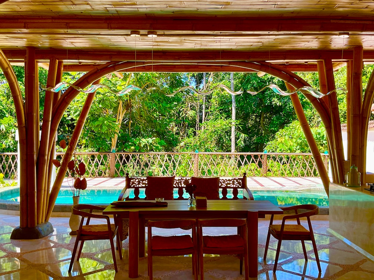 Villa in Kecamatan Ubud · 2 bedrooms · 6 beds · 2 baths, συγκρίσιμο Airbnb