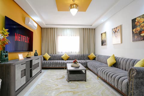 Popular Airbnb listing: Luxury Apartment & Air Conditioning – Guéliz Center Marrakech” in Arrondissement De Gueliz مقاطعة كليز