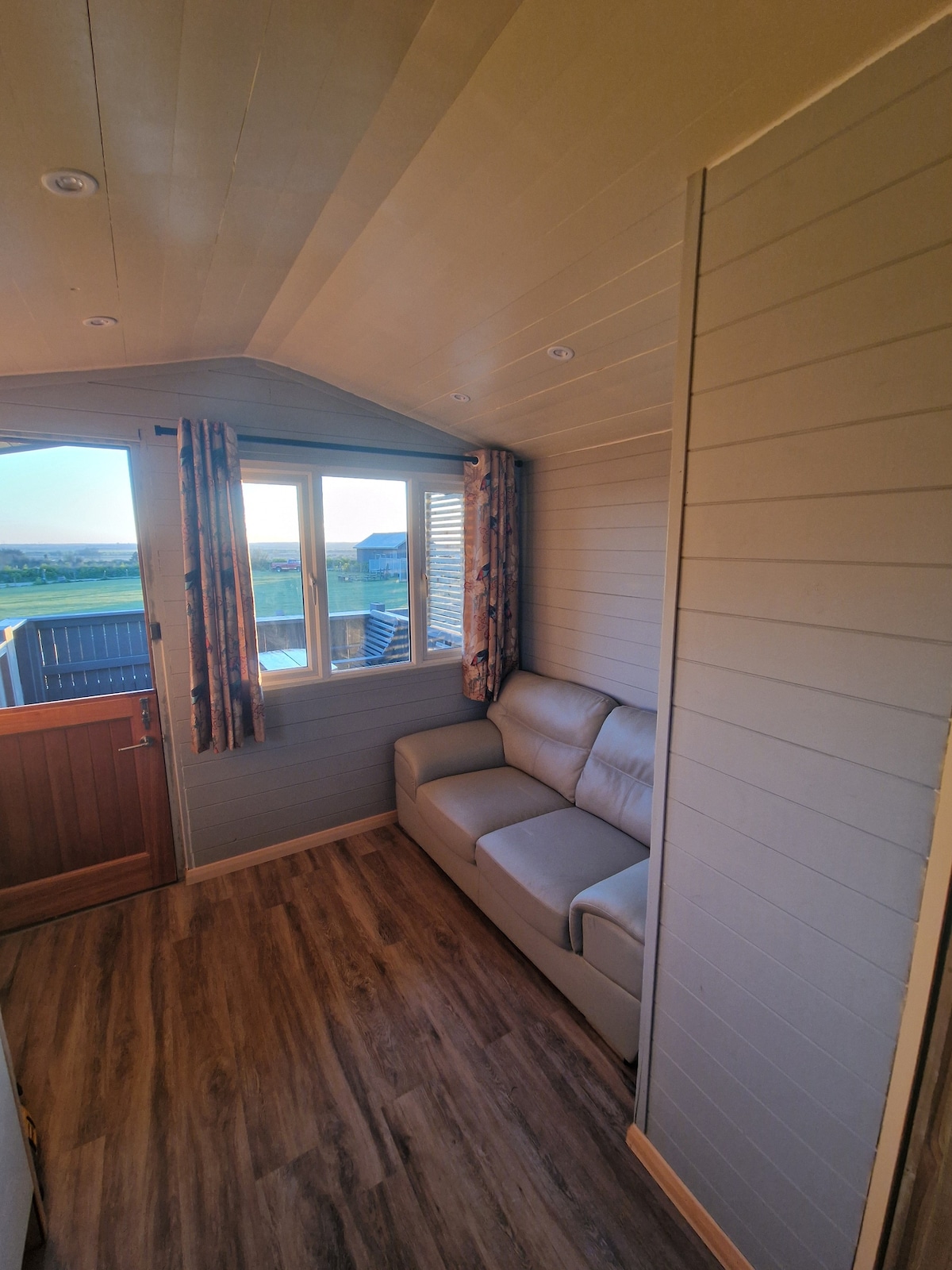 Successful Airbnb property: huckleberry Glamping hot-tub lodge #1 in Thanet