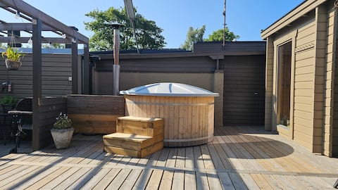 2 cabins+sauna+hot tub for 10