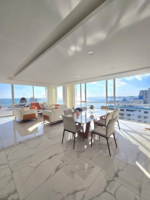 Penthouse by the sea, pool/jacuzzi