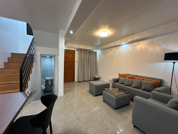 Gentri Gem- 3 Br 2 Bath W Big Garage - Cavite City
