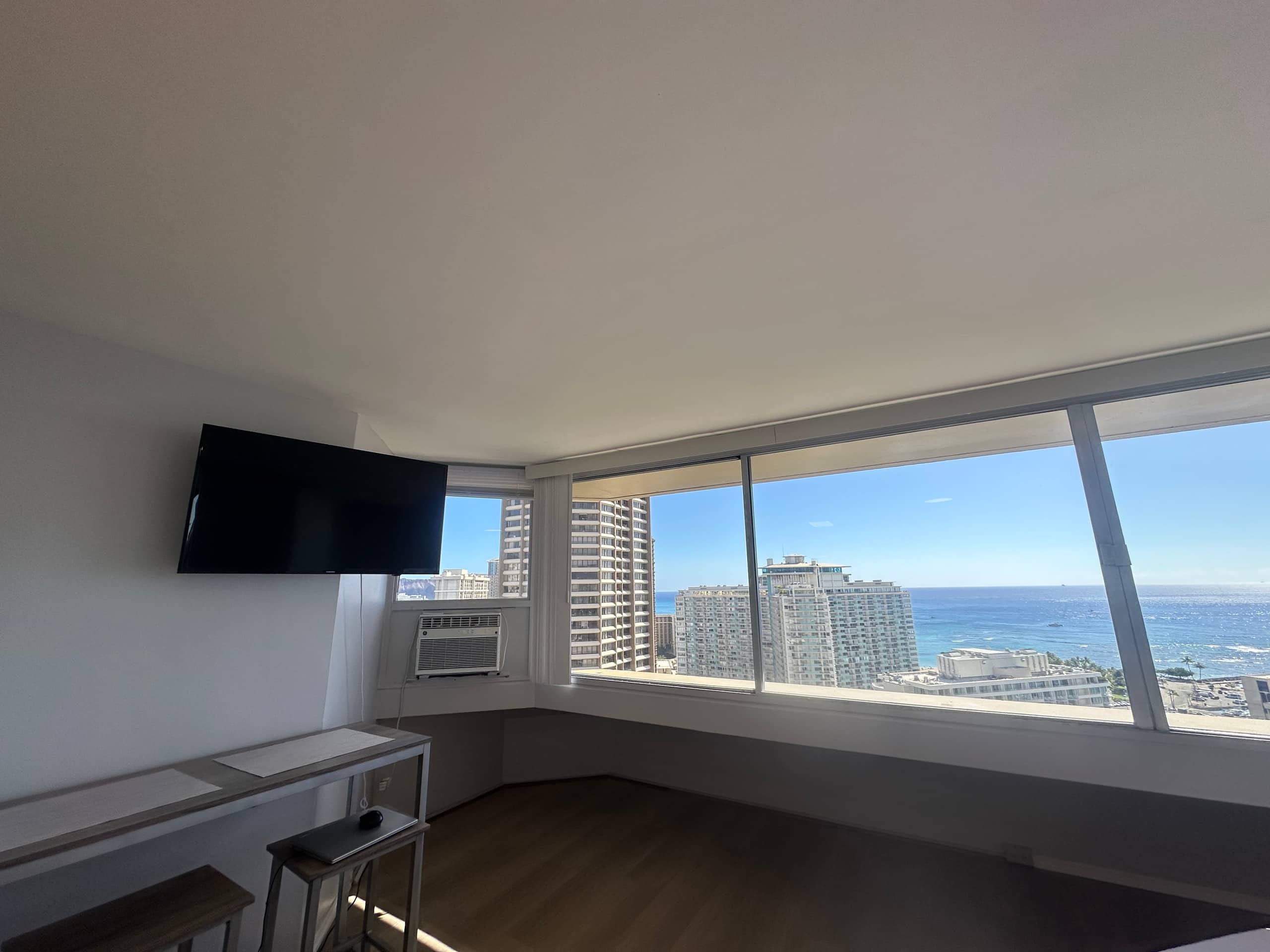 Ocean View Waikiki Marina Studio - Image 2