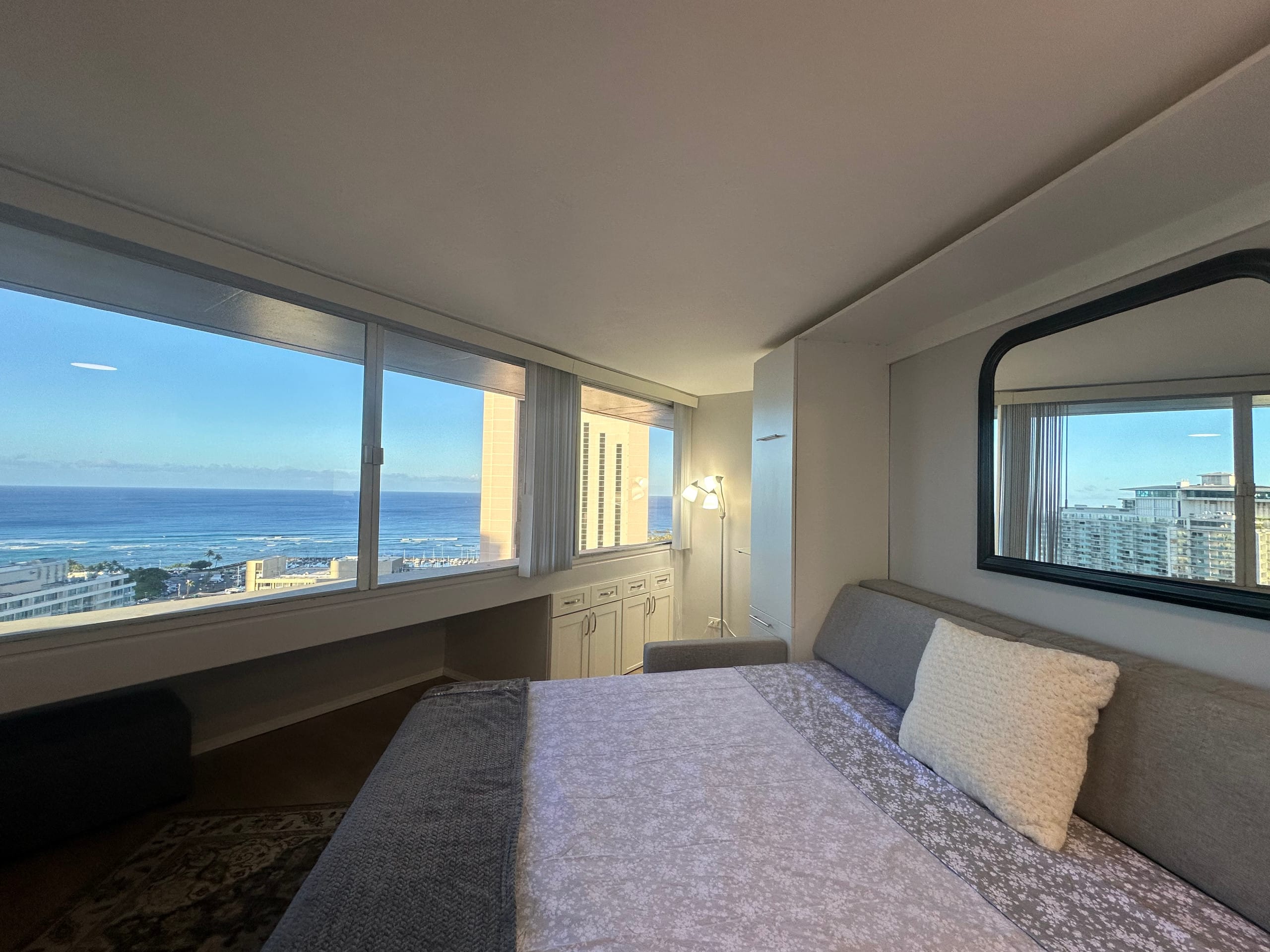 Ocean View Waikiki Marina Studio - Image 6