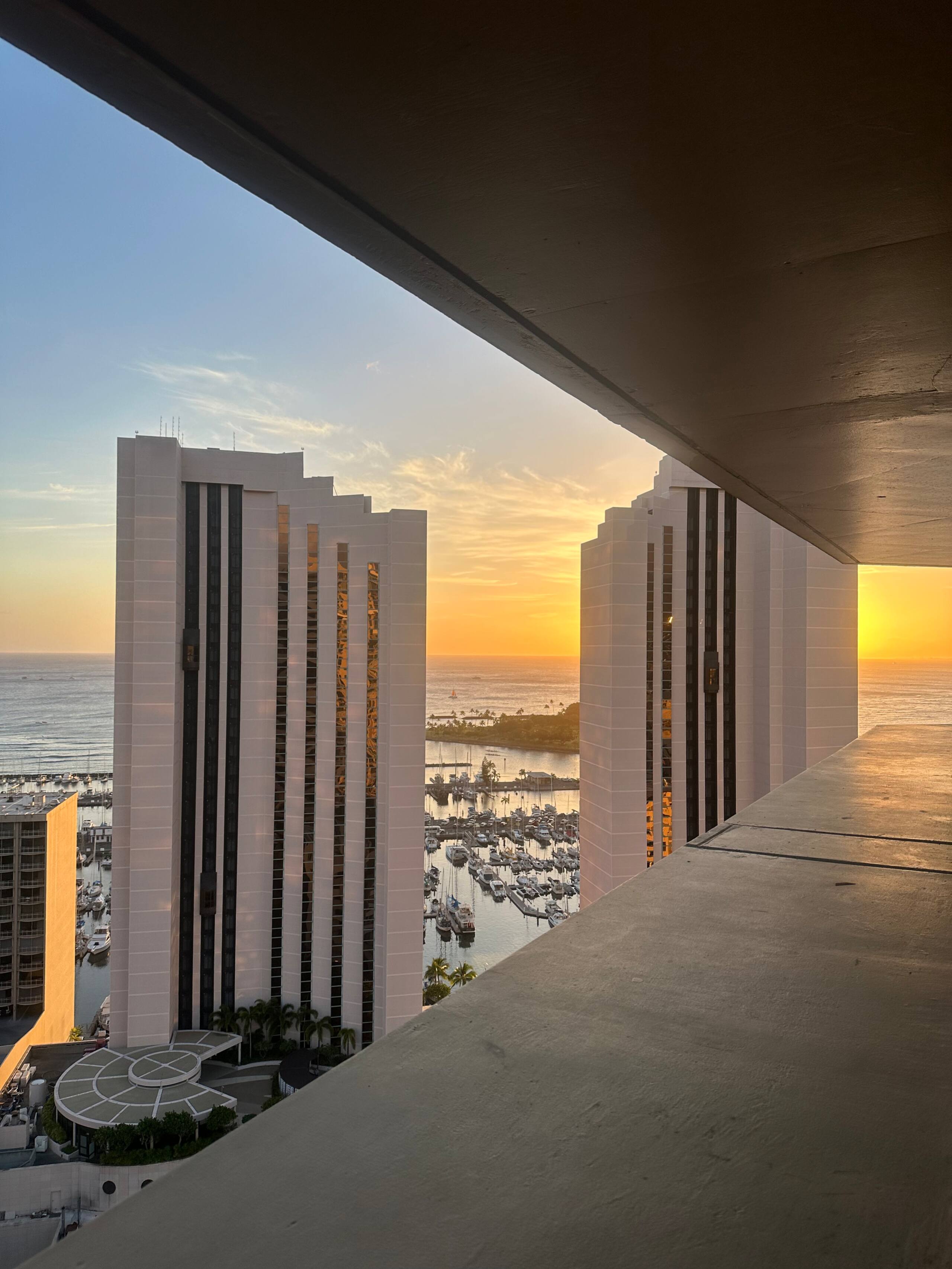 Ocean View Waikiki Marina Studio - Image 8