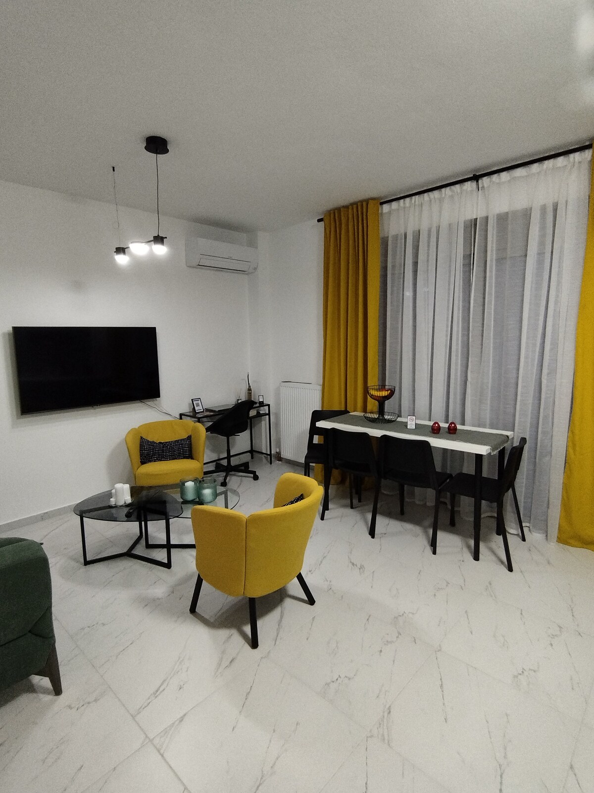 סלון, פינת אוכל וחלל עבודה