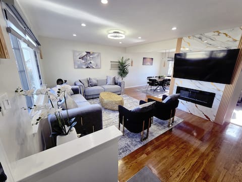 Stunning 4BR 2.5BA: Wet bar, Arcades, Yard LVG RM