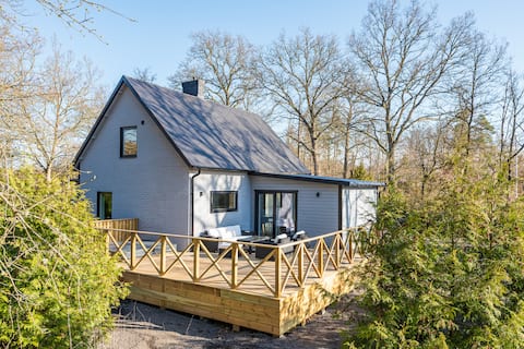 Newly renovated villa with hottub in Mörrum!
